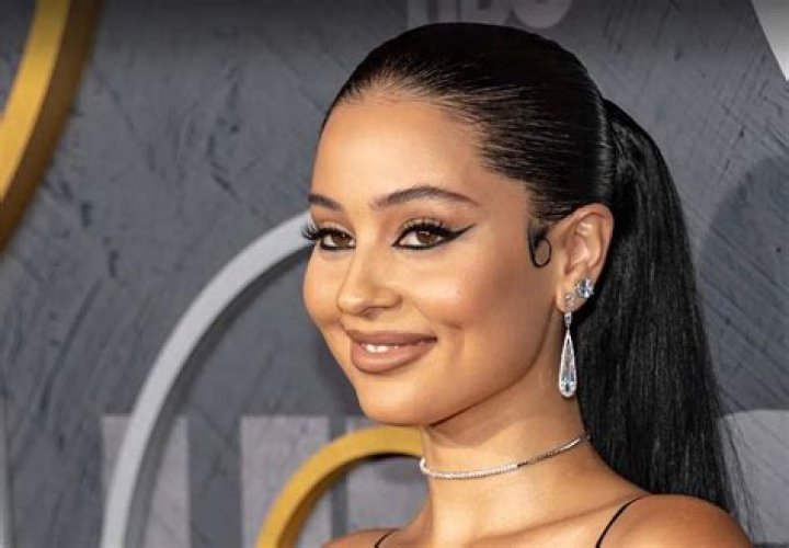 Alexa Demie's New Goth Marilyn Monroe Bob Is the Only Look You'll Want for Fall Glamour