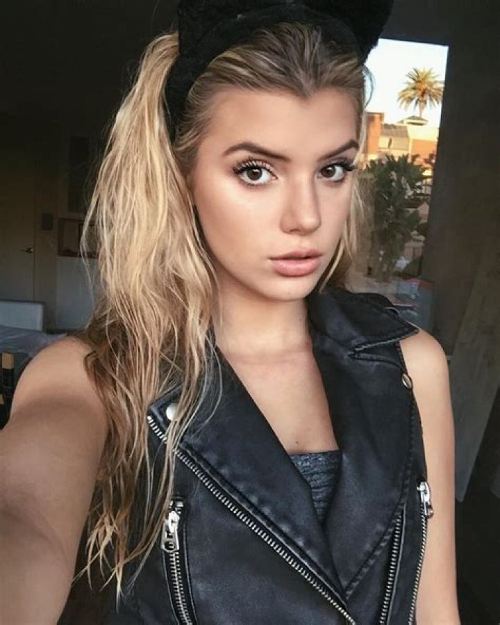 Alissa Violet 