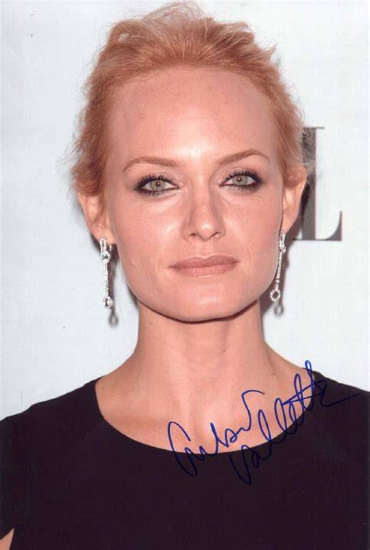 Amber Valletta Autograph signed photographs