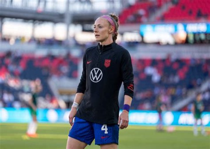 Becky Sauerbrunn's Boyfriend Zola Short