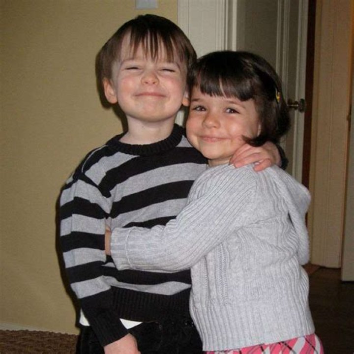 Chloe Schnapp and her brother