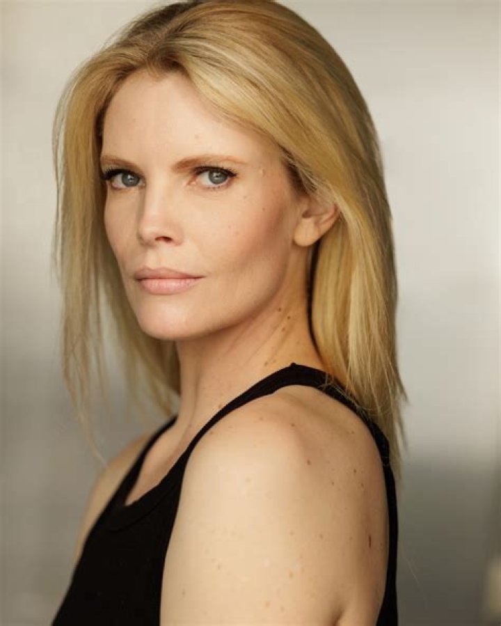 Classify British actress Nathalie Cox