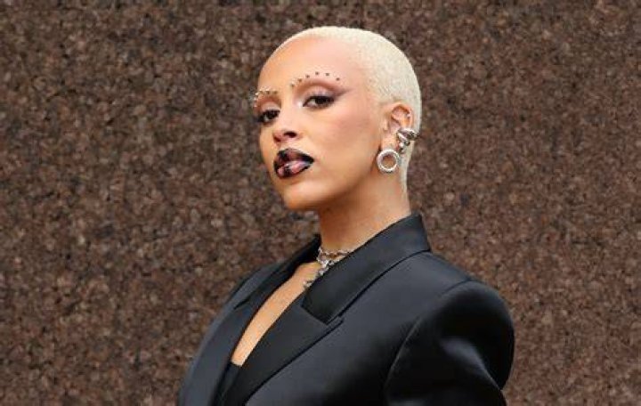 Doja Cat 5 Things to Know About 2021 VMAs Host
