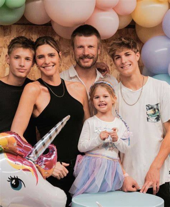 Fernanda Lima correu atr&aacute;s de Rodrigo Hilbert ao ver que ele tinha arranjado outra TV Foco