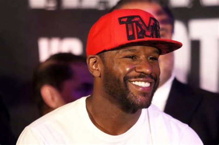 Floyd Mayweather domina a estrella de telerrealidad en pelea de exhibici&oacute;n Ag. Fight Agencia