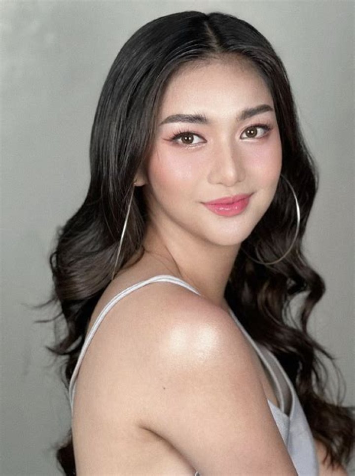 Get your Shawtout from Charlie Dizon