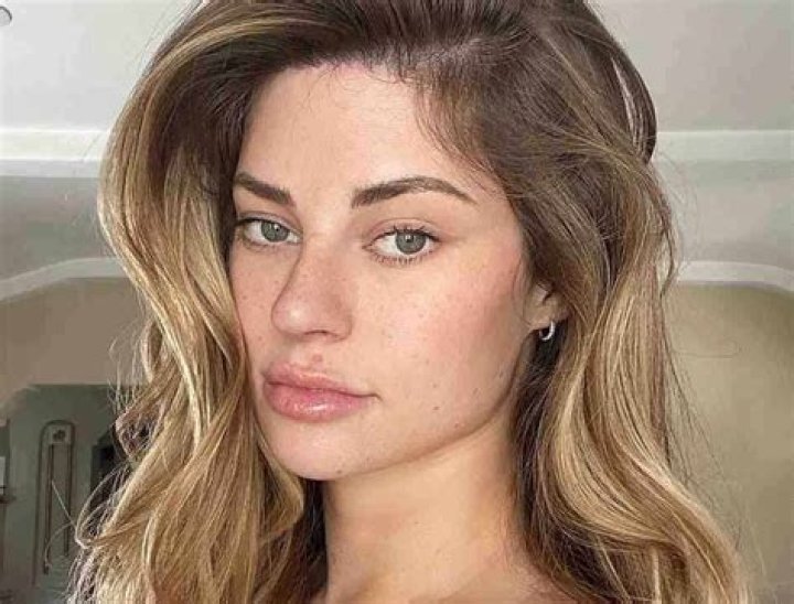 Hannah Stocking Net Worth 2024