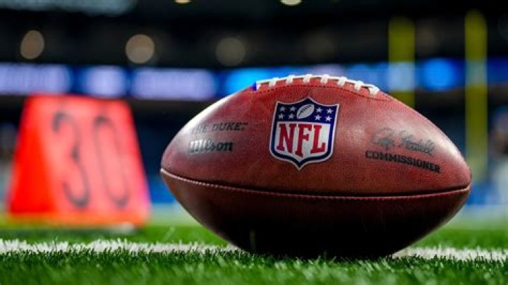 How NFL's Darren Waller supports wife Kelsey Plum during WNBA playoffs Football Sports