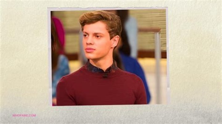 Jace Norman Isn't Going To Hide His Relationship with Isabela Moner Photo 986143 Photo