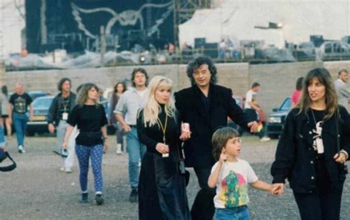 jimmy page with his wife Jimmy page, Led zeppelin, Zeppelin
