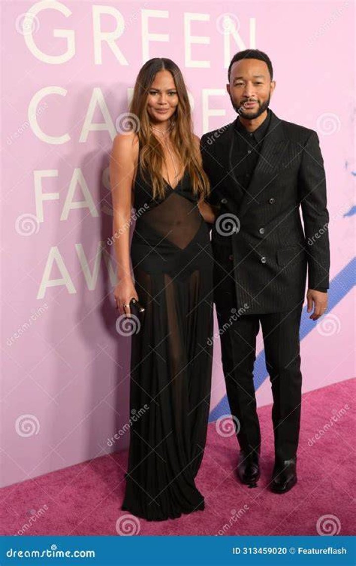 John Legend & Chrissy Teigen Are So Perfect on Oscars 2017 Red Carpet