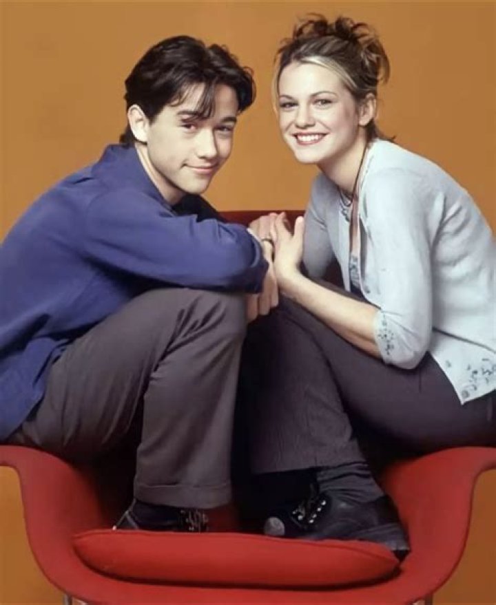 Joseph Gordon Levitt and Larisa Oleynik (1999) OldSchoolCelebs