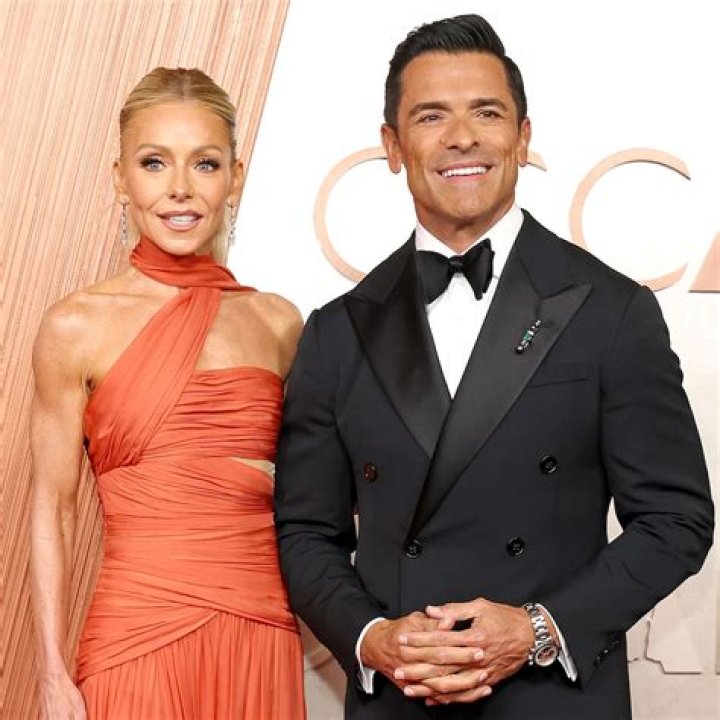 Kelly Ripa's Christian Siriano Dress at the 2018 Oscars POPSUGAR