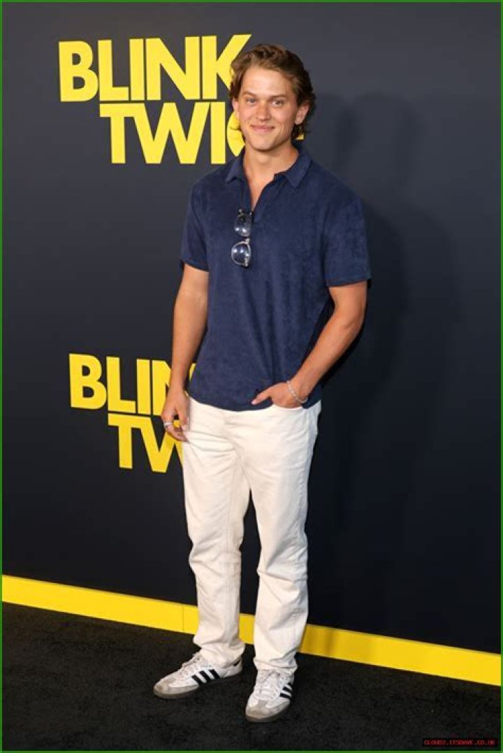 Kerwin Walton - Bio, Age, Height, Nationality, Body Measurement, Career