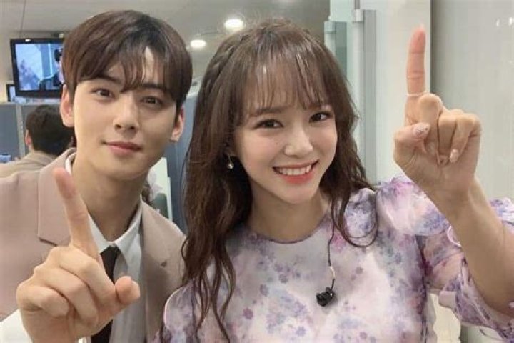 Kim Sejeong partilha Foto com Cha Eun Woo dos ASTRO &mdash; ptAnime