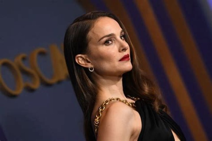 Natalie Portman appears to quietly confirm end of marriage to Benjamin Millepied
