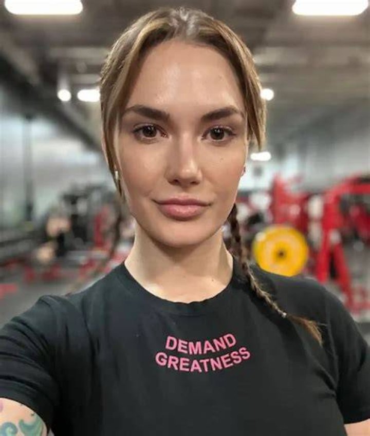 Phoebe Dahl - Bio, Age, Net Worth, Single, Nationality, Career, Wiki