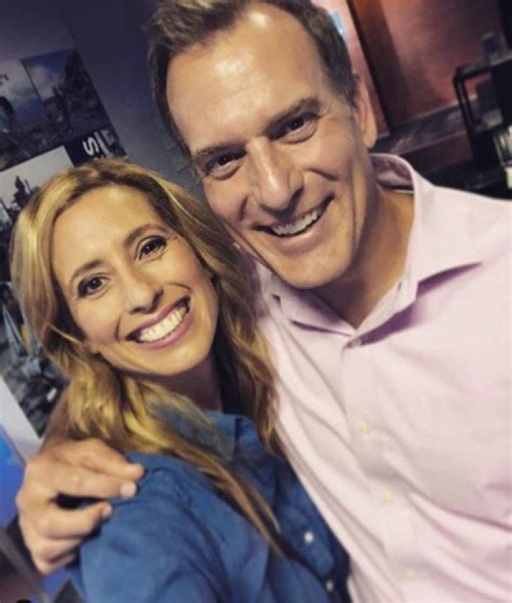 Quick Celeb Facts Stephanie Abrams Wiki, Husband, Fiance, Married, Engaged, Net Worth, Salary