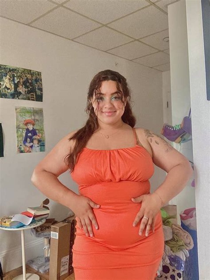 Sara Stokes posing for a photo (Source YouTube)