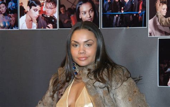 Sara Stokes posing in her car (Source Getty Images)