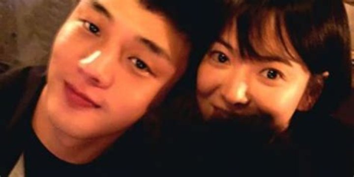 Song Hye Kyo and Yoo Ah In?😍😍 Couples, Song hye kyo, Couple photography poses
