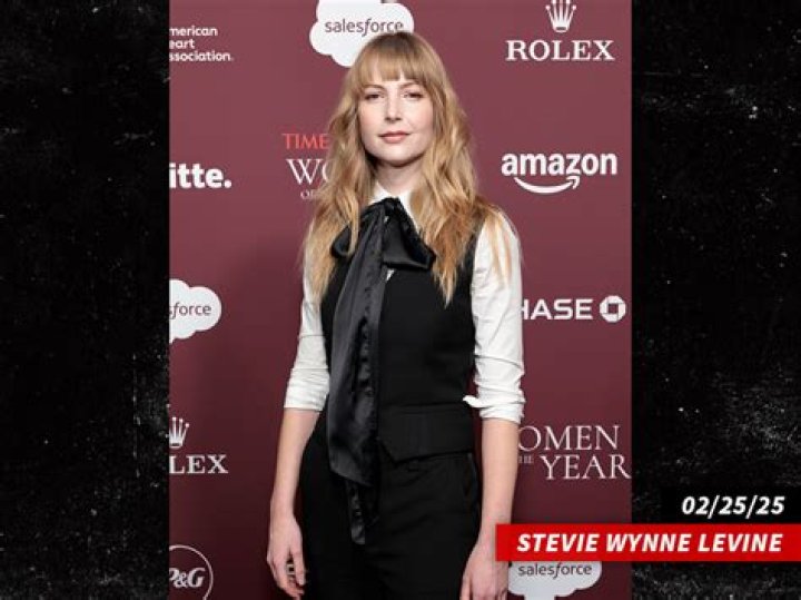 Stevie Wynne Levine Wiki 2021 Net Worth, Height, Weight, Relationship & Full Biography. Pop