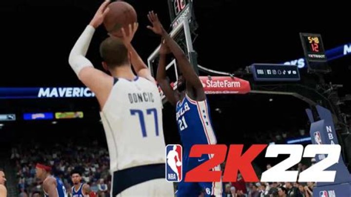 Strange NBA 2K22 glitch gives players a block for reaching through bodies