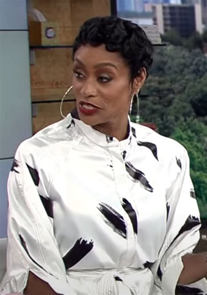 Tami Roman exposes comedian Luenell...for hating on her? YouTube