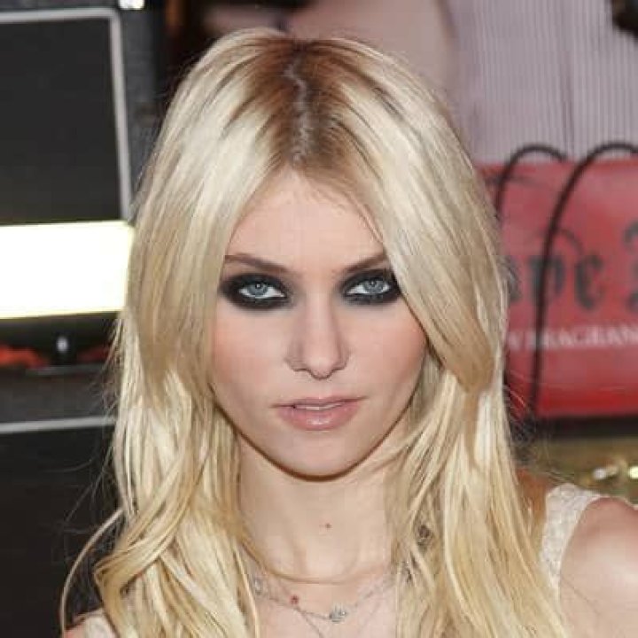 Taylor Momsen - Bio, Age, Career, Single, Height, Net Worth, Facts