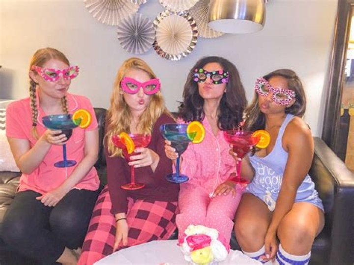 Throwback! A Galentine&rsquo;s Day Slumber Party! (+ Free Printables