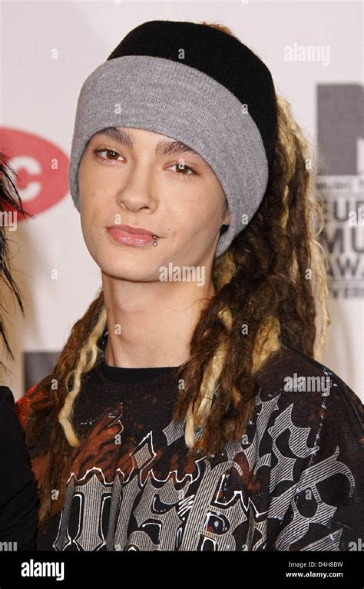 Tom Kaulitz of Tokio Hotel in one of his many Miskeen tees Celebridades masculinas bonitas