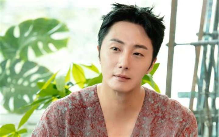 Unveiling The Truth: The Marital Status Of Jung Il-woo Revealed
