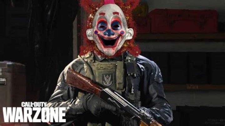 Warzone pro accused of hacking after turning into a "bot" with anti-cheat enabled