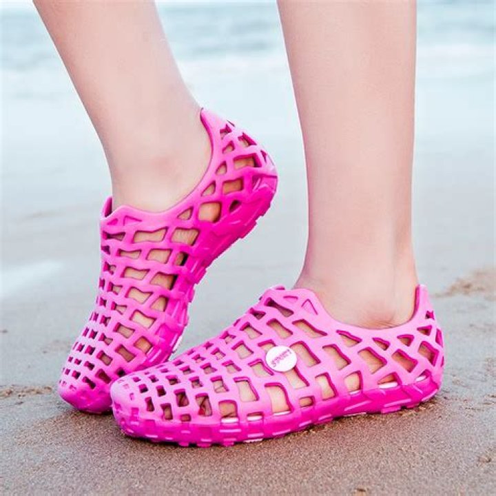 Weweya Fashion Summer Beach Sandals Women Water Shoes Woman Clogs Hollow Couple Sandals Woman