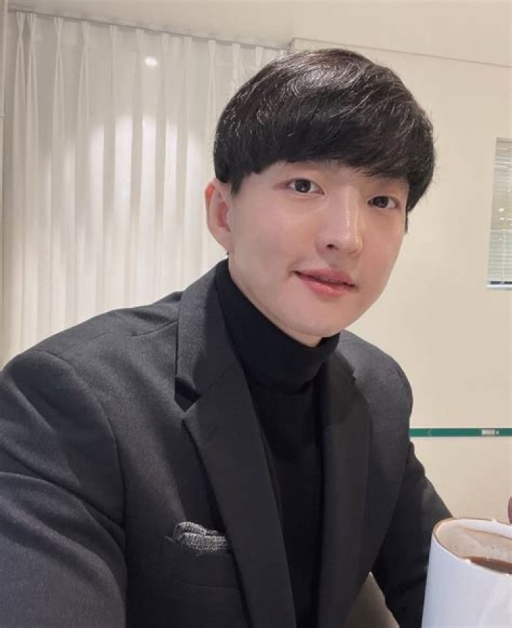 Yoon Seung-Hoon - Bio, Age, Net Worth, Nationality, Body Measurement, Career